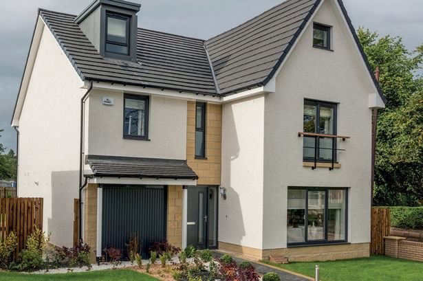 Modern house built by Miri Construction